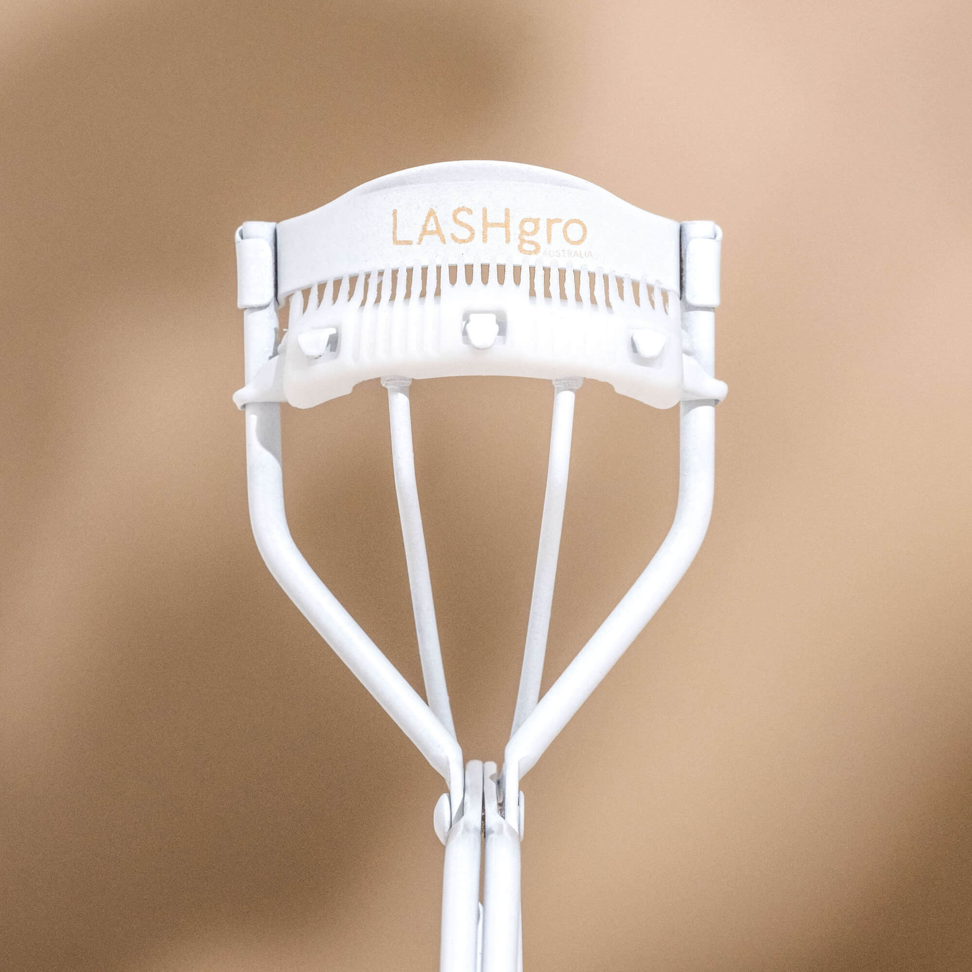 eyelash curler with comb